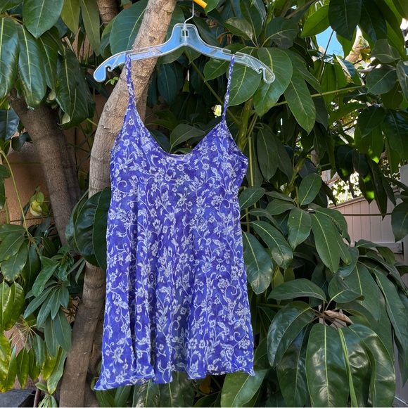 Y2K Victoria’s Secret floral sheer sheer slip! - Picture 6 of 7